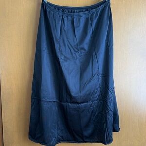 Vanity Fair Black Half Slip, Size Medium, A-line